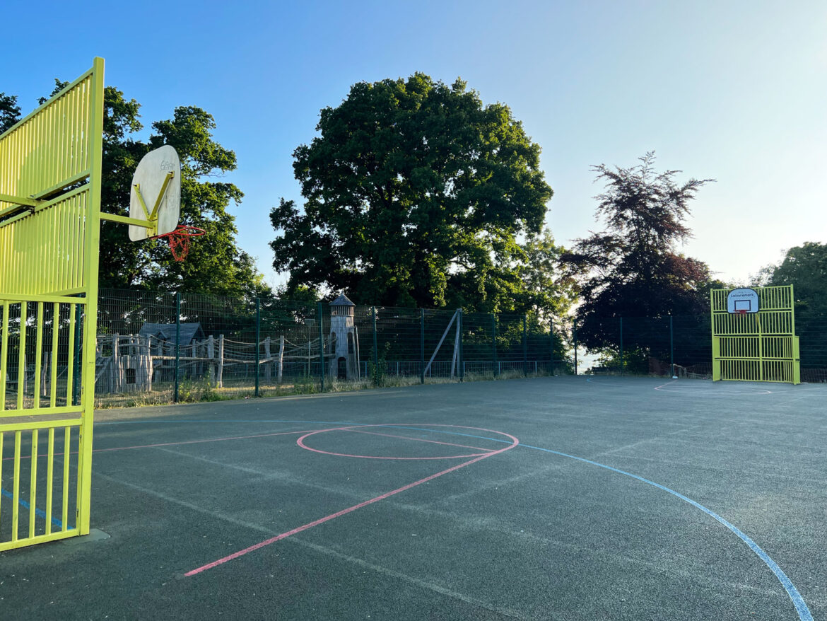 Holloway-Hill-Recreation-Ground-and-Play-Area-Godalming-103.jpg