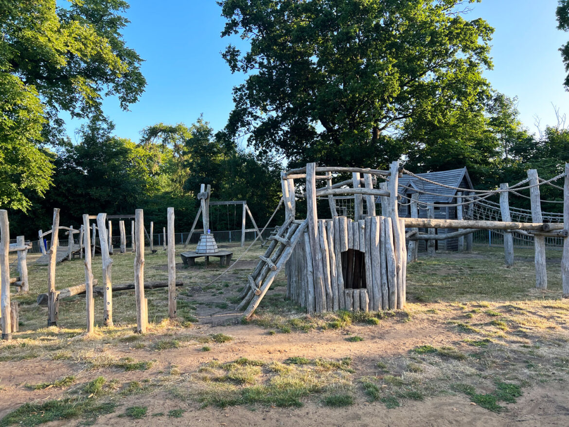 Holloway-Hill-Recreation-Ground-and-Play-Area-Godalming-106.jpg