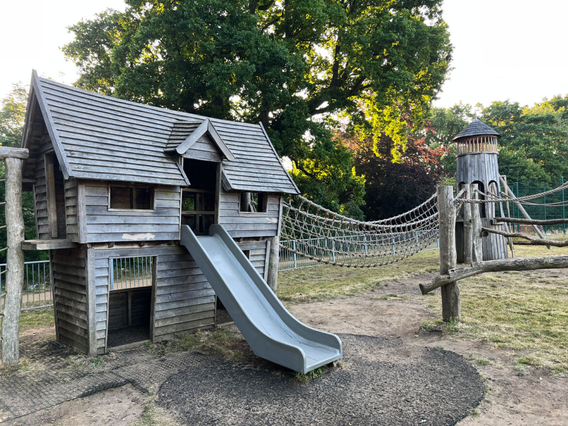 Holloway-Hill-Recreation-Ground-and-Play-Area-Godalming-109.jpg