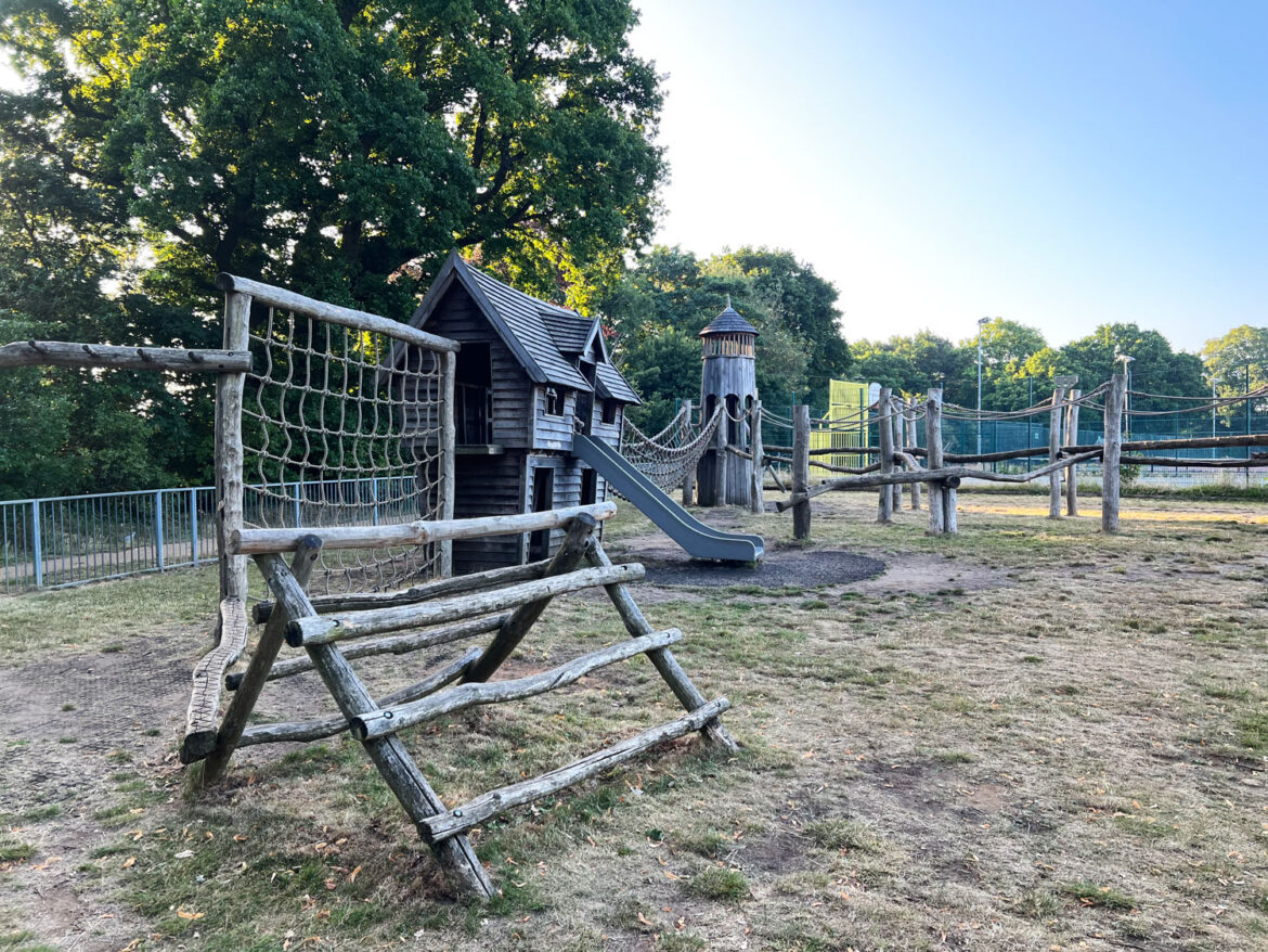 Holloway-Hill-Recreation-Ground-and-Play-Area-Godalming-111.jpg