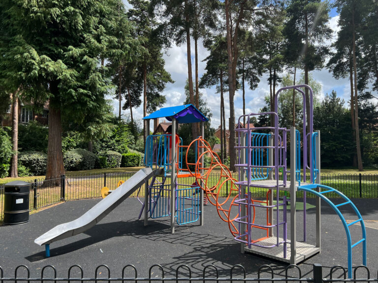 Mounts Way Play Area in Elvetham Heath, Hampshire