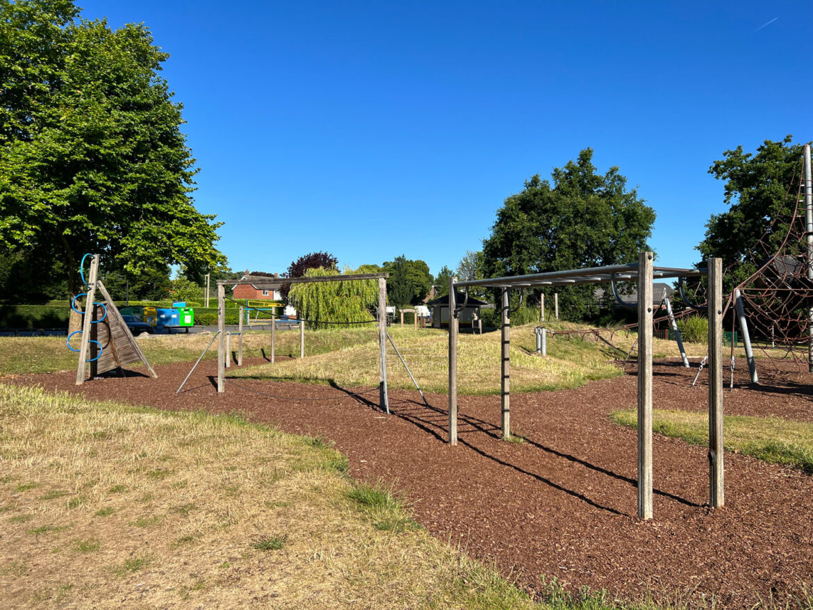 Aldershot-Park-and-Play-Area-in-Aldershot-Hampshire-104.jpg