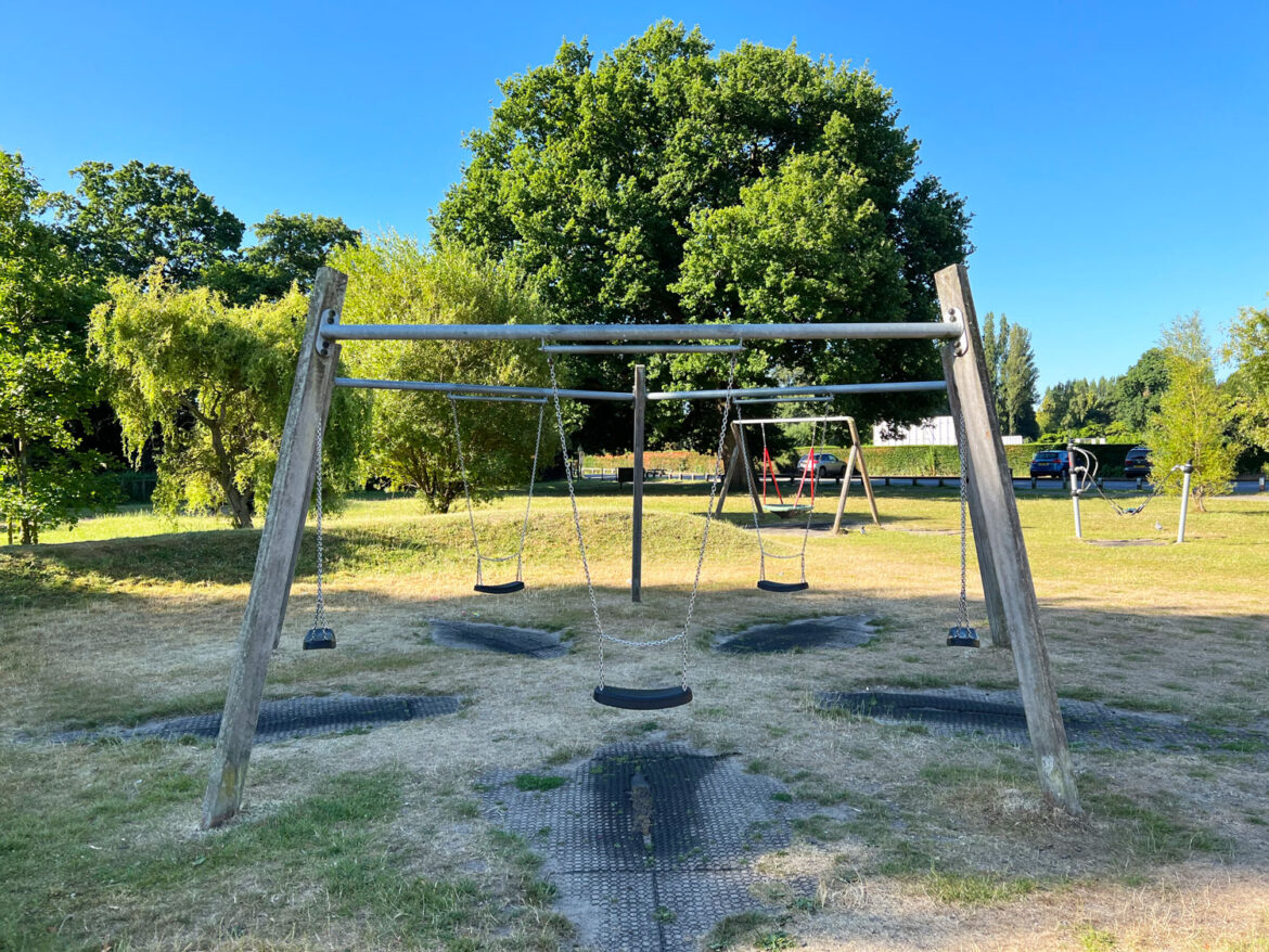 Aldershot-Park-and-Play-Area-in-Aldershot-Hampshire-105.jpg