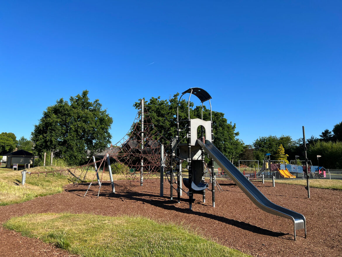 Aldershot-Park-and-Play-Area-in-Aldershot-Hampshire-106.jpg