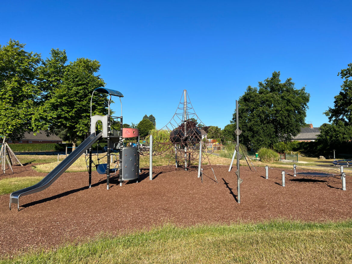 Aldershot-Park-and-Play-Area-in-Aldershot-Hampshire-107.jpg