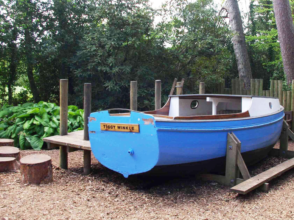 Furzey-gardens-play-area-100.jpg