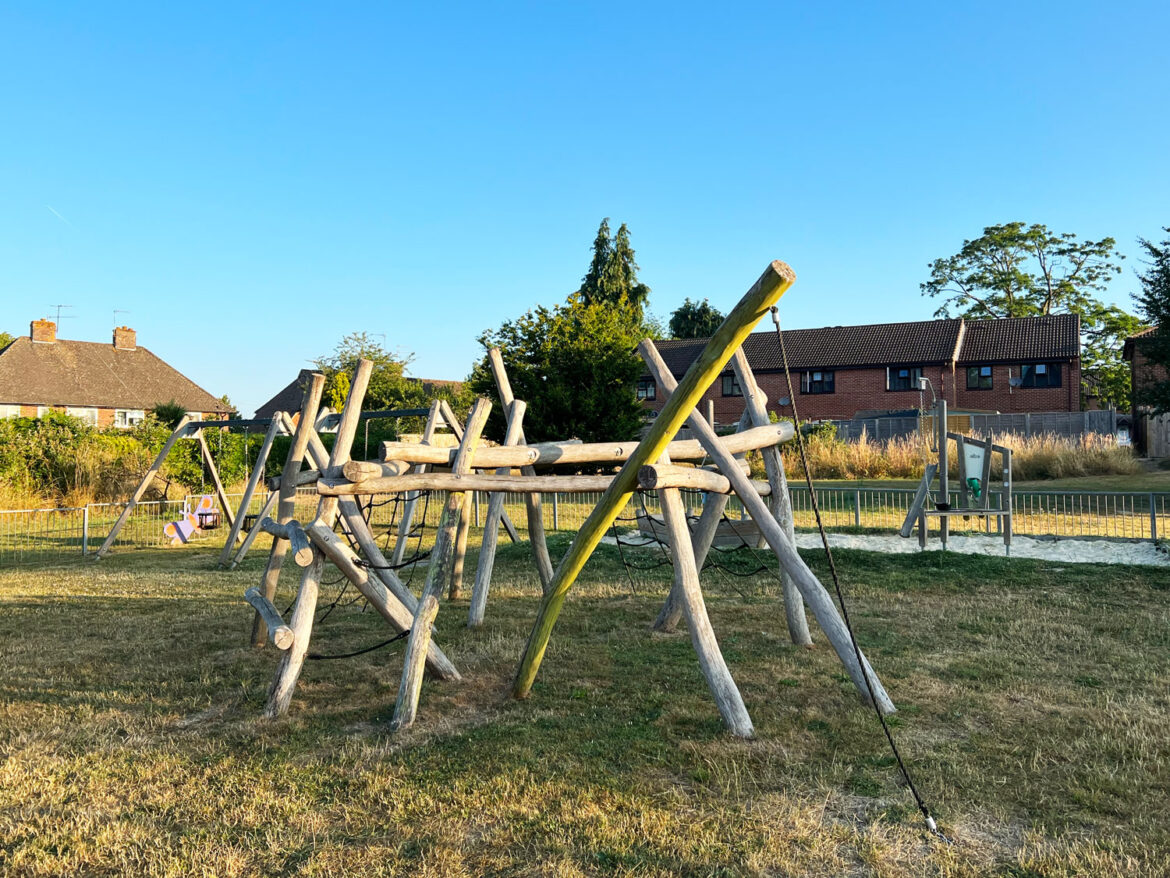 Aarons-Hill-Play-Area-in-Godalming-204.jpg