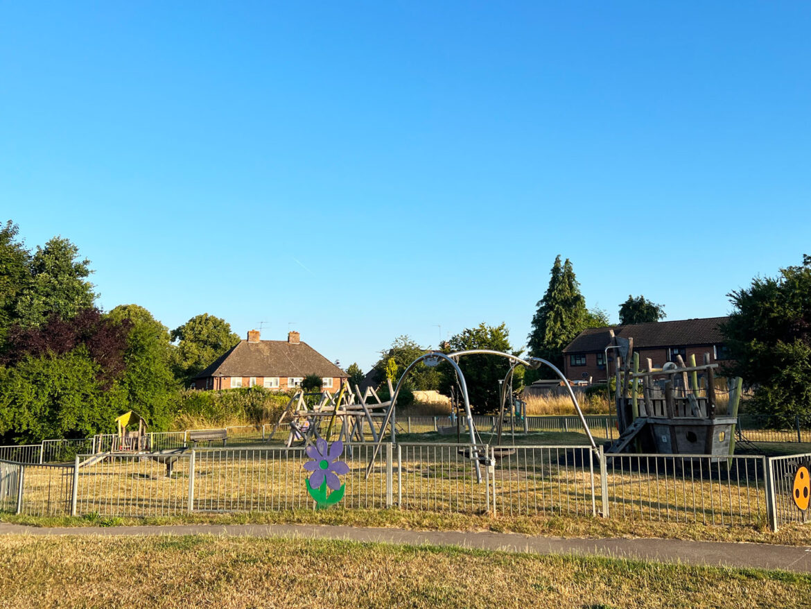 Aarons-Hill-Play-Area-in-Godalming-207.jpg